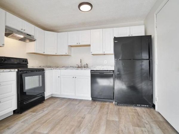 35 Log, Unit 3D, Manchester, NH 03102