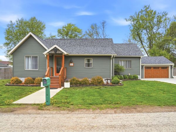 1923 Cummins Street , Dixon, IL 61021