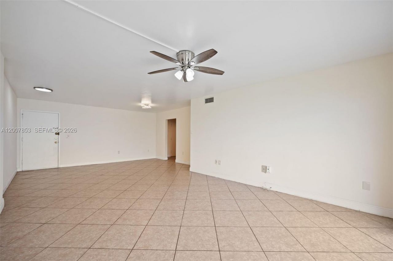 200 178th Dr, Unit 505, Sunny Isles Beach, FL 33160 Photo