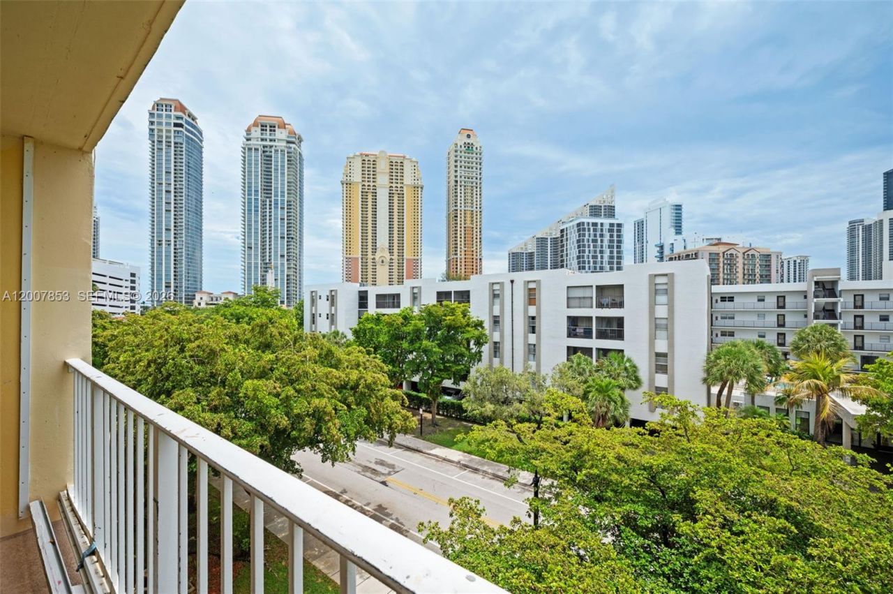 200 178th Dr, Unit 505, Sunny Isles Beach, FL 33160 Photo