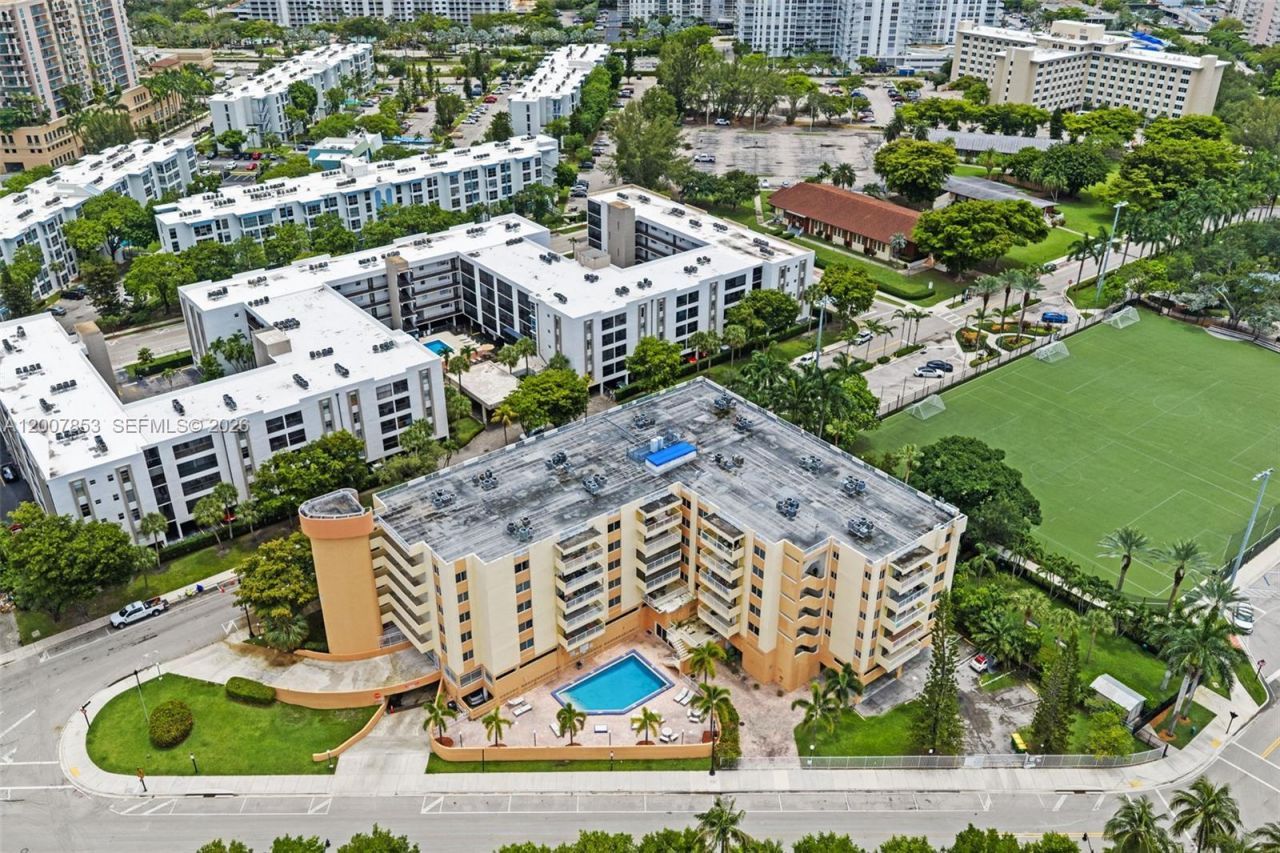 200 178th Dr, Unit 505, Sunny Isles Beach, FL 33160 Photo
