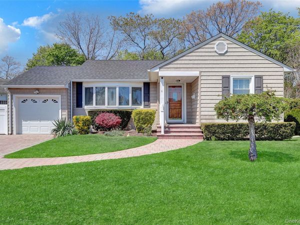 6 Sheep Pasture Lane, Massapequa, NY 11758