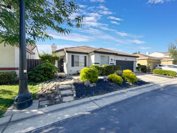 3027 Carousel Cir, Stockton, CA 95219