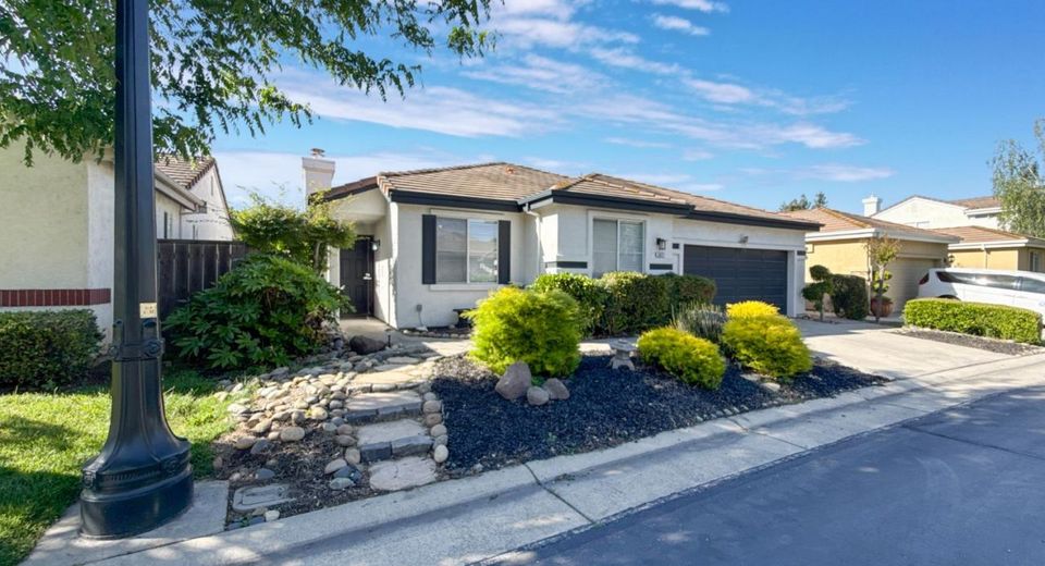 3027 Carousel Cir, Stockton, CA 95219 Photo