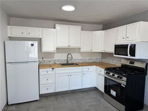 809 E Cartier Avenue, Unit E, North Las Vegas, NV 89030