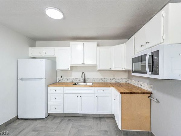 809 E Cartier Avenue , Unit E, North Las Vegas, NV 89030