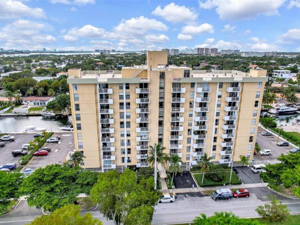 2000 NE 135th St , Unit 411, North Miami, FL 33181