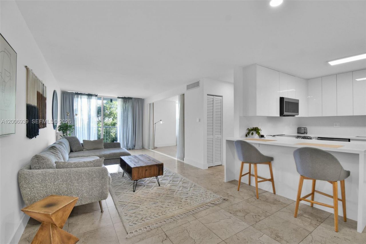 2000 NE 135th St, Unit 411, North Miami, FL 33181 Photo