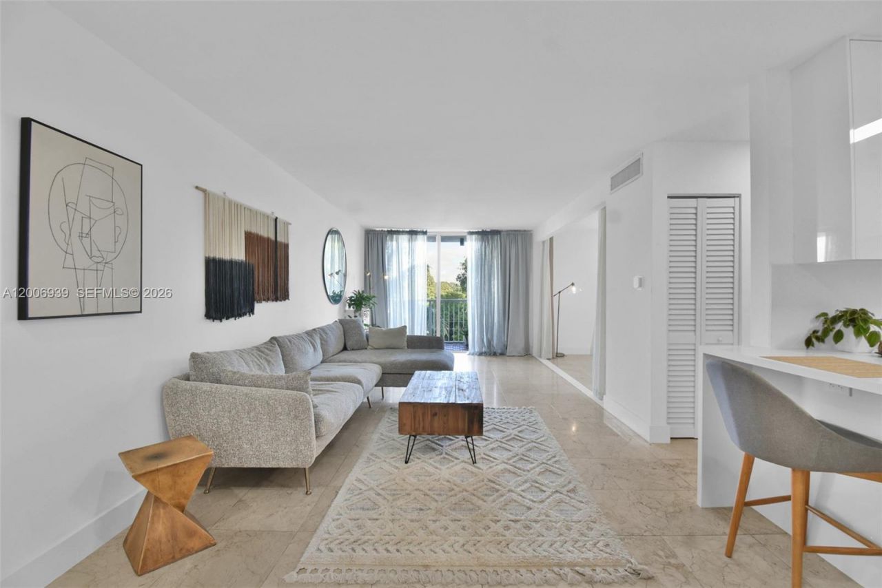 2000 NE 135th St, Unit 411, North Miami, FL 33181 Photo