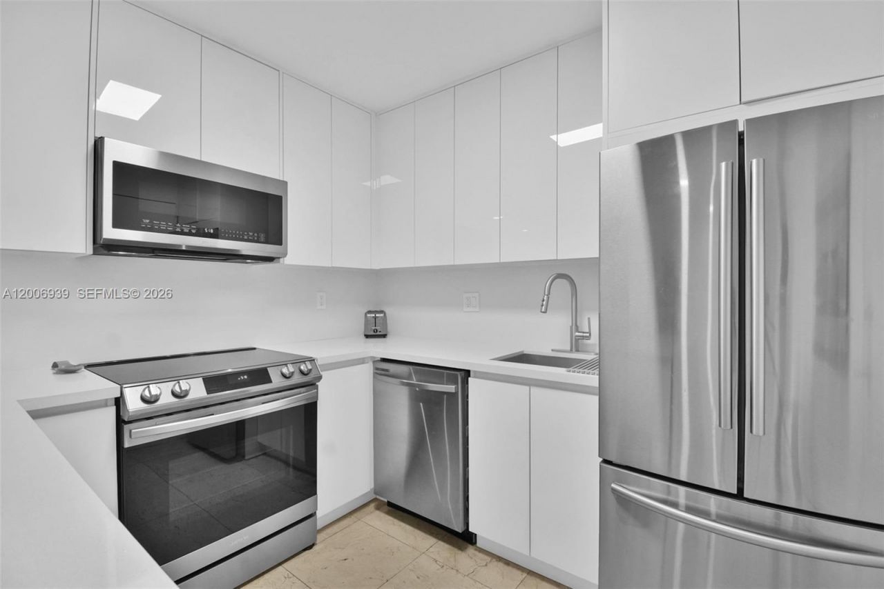 2000 NE 135th St, Unit 411, North Miami, FL 33181 Photo