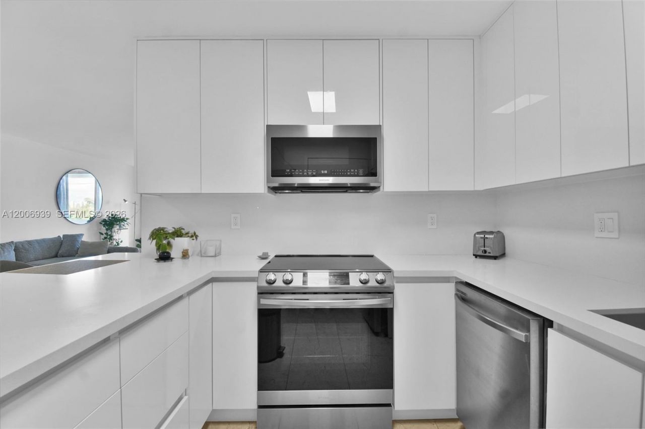 2000 NE 135th St, Unit 411, North Miami, FL 33181 Photo