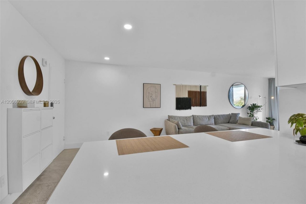 2000 NE 135th St, Unit 411, North Miami, FL 33181 Photo