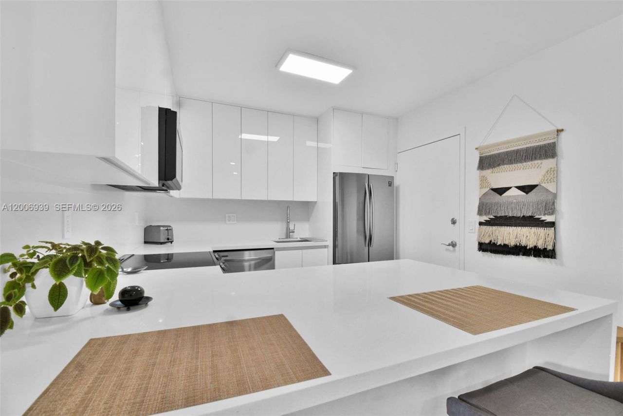 2000 NE 135th St, Unit 411, North Miami, FL 33181 Photo