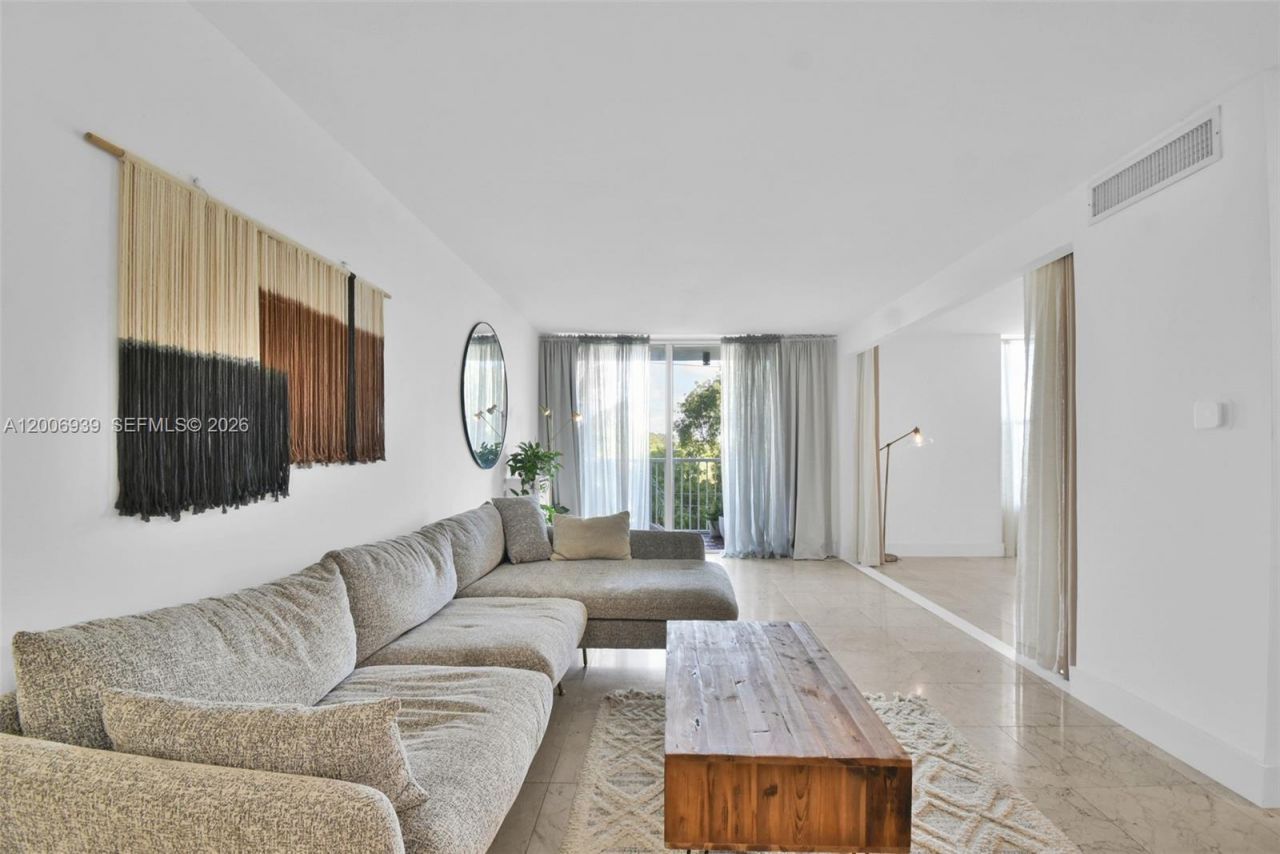 2000 NE 135th St, Unit 411, North Miami, FL 33181 Photo