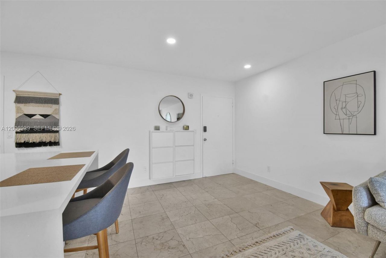 2000 NE 135th St, Unit 411, North Miami, FL 33181 Photo