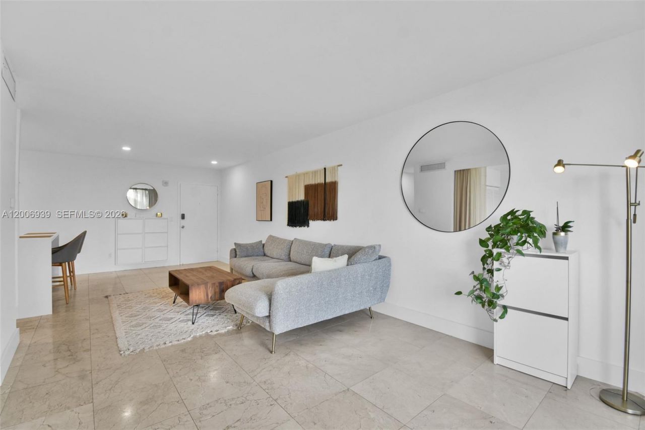 2000 NE 135th St, Unit 411, North Miami, FL 33181 Photo