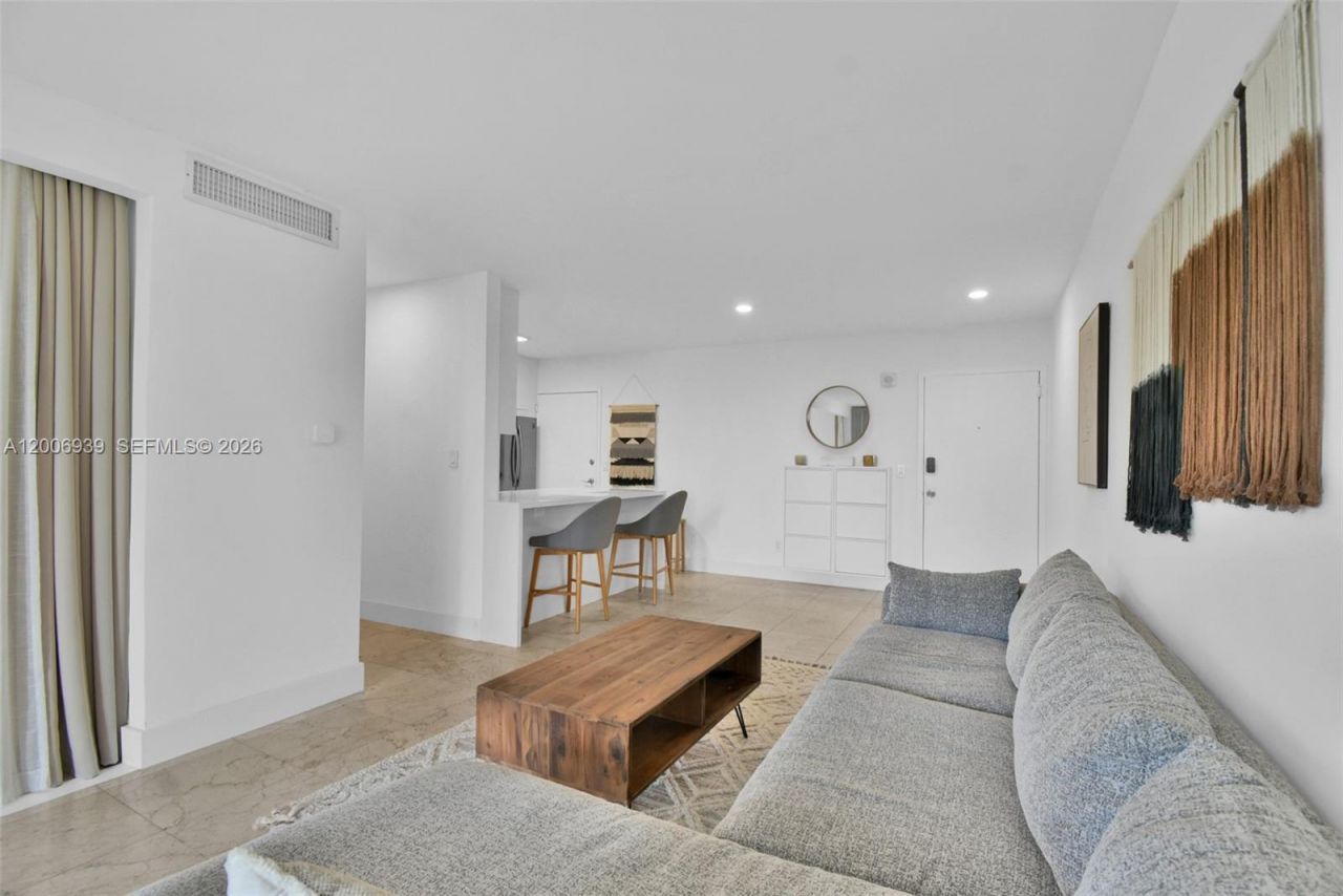 2000 NE 135th St, Unit 411, North Miami, FL 33181 Photo