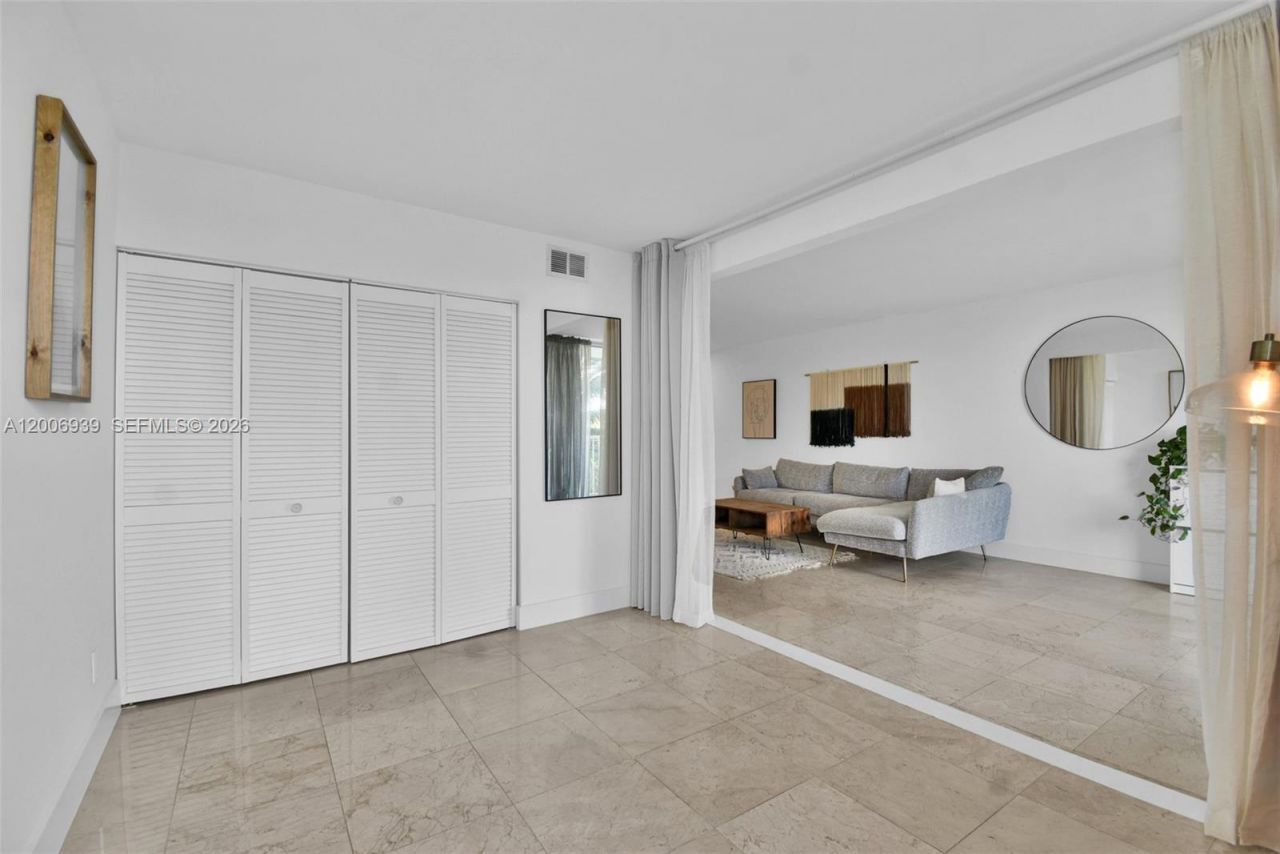 2000 NE 135th St, Unit 411, North Miami, FL 33181 Photo