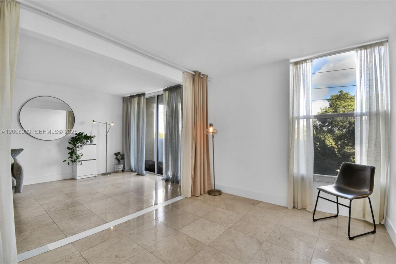 2000 NE 135th St, Unit 411, North Miami, FL 33181 Photo