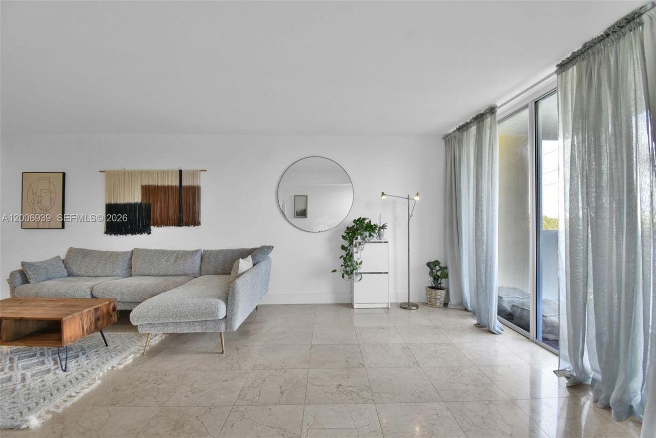 2000 NE 135th St, Unit 411, North Miami, FL 33181 Photo