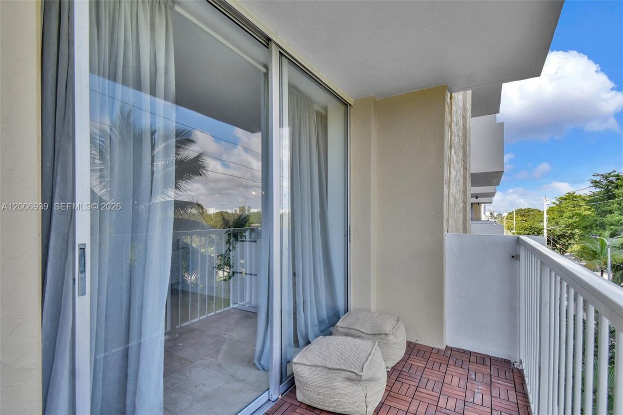 2000 NE 135th St, Unit 411, North Miami, FL 33181 Photo