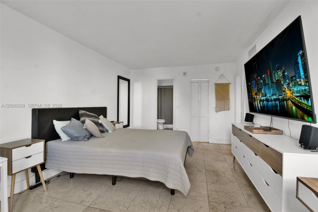 2000 NE 135th St, Unit 411, North Miami, FL 33181 Photo