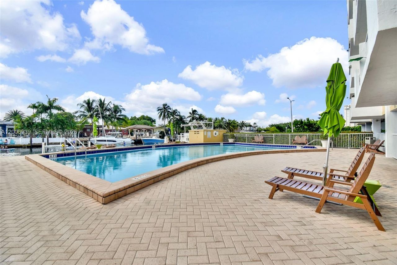 2000 NE 135th St, Unit 411, North Miami, FL 33181 Photo