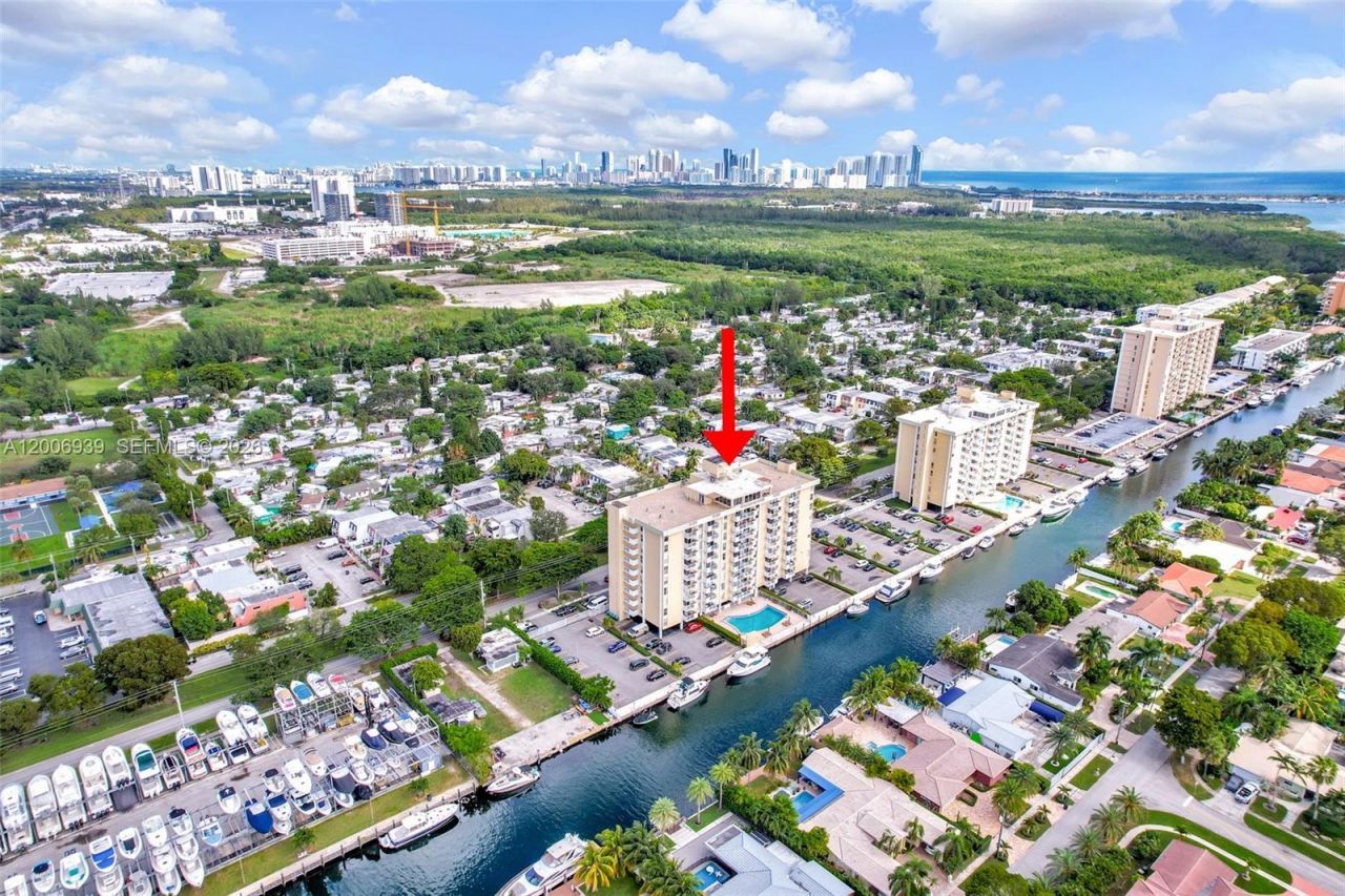 2000 NE 135th St, Unit 411, North Miami, FL 33181 Photo