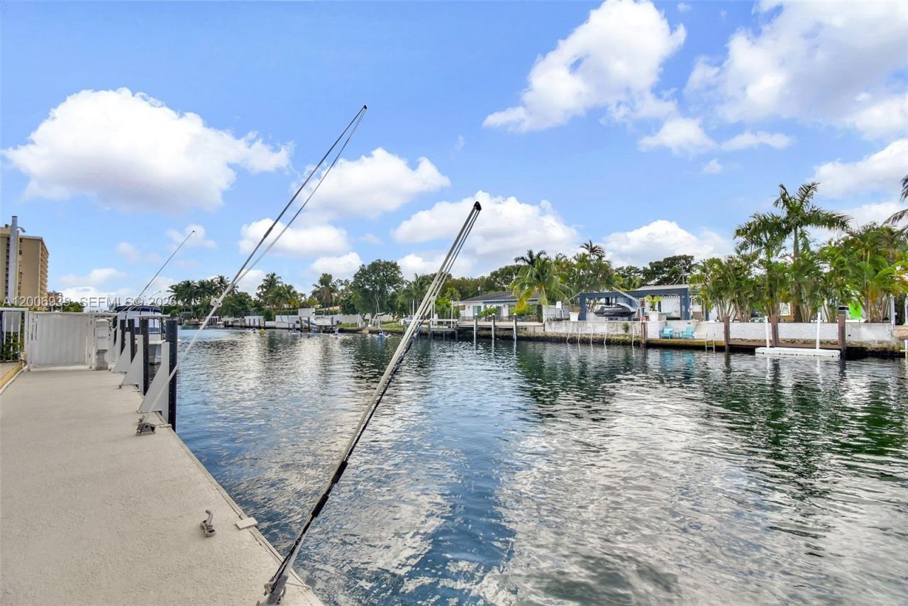 2000 NE 135th St, Unit 411, North Miami, FL 33181 Photo