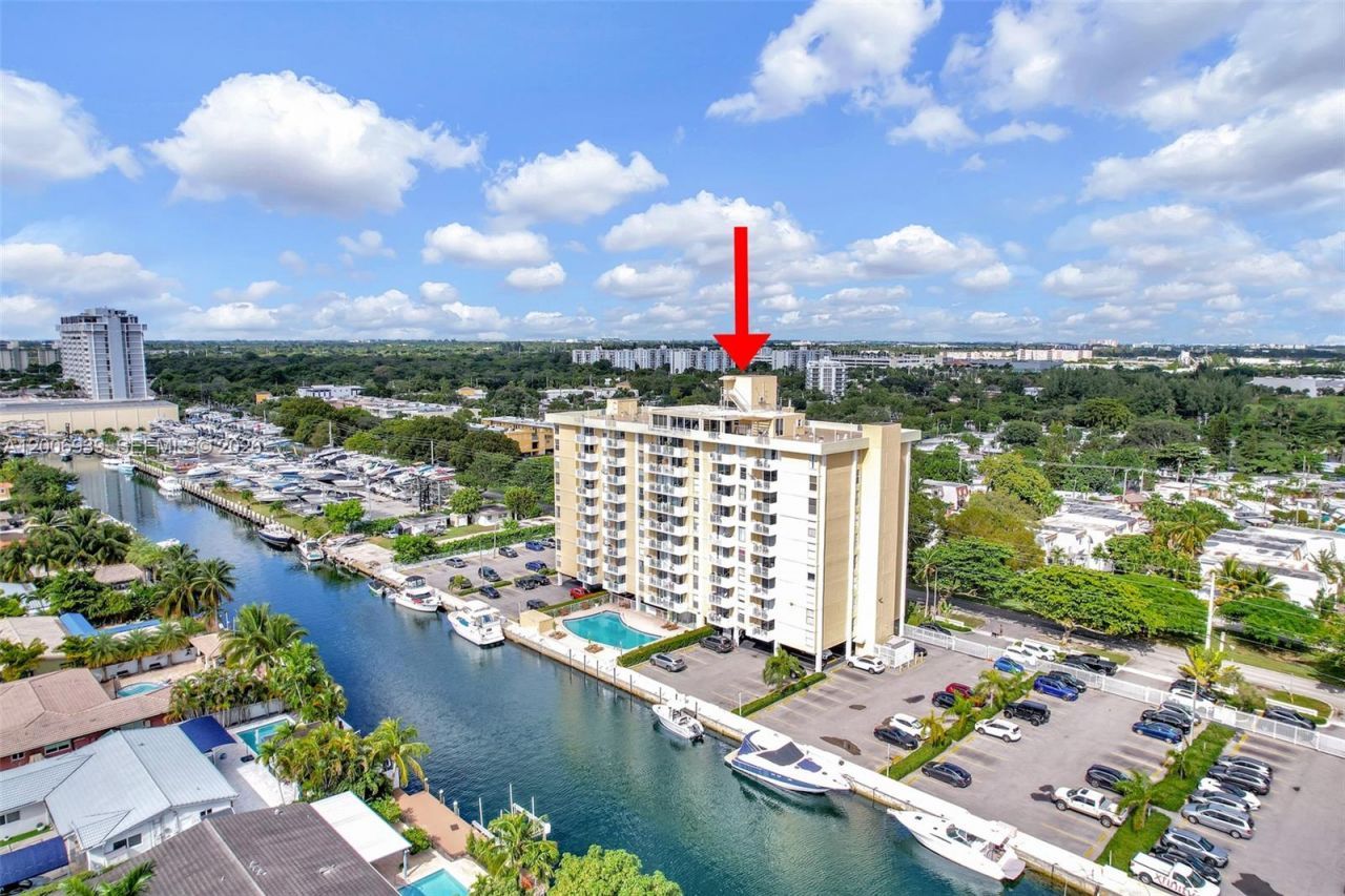 2000 NE 135th St, Unit 411, North Miami, FL 33181 Photo