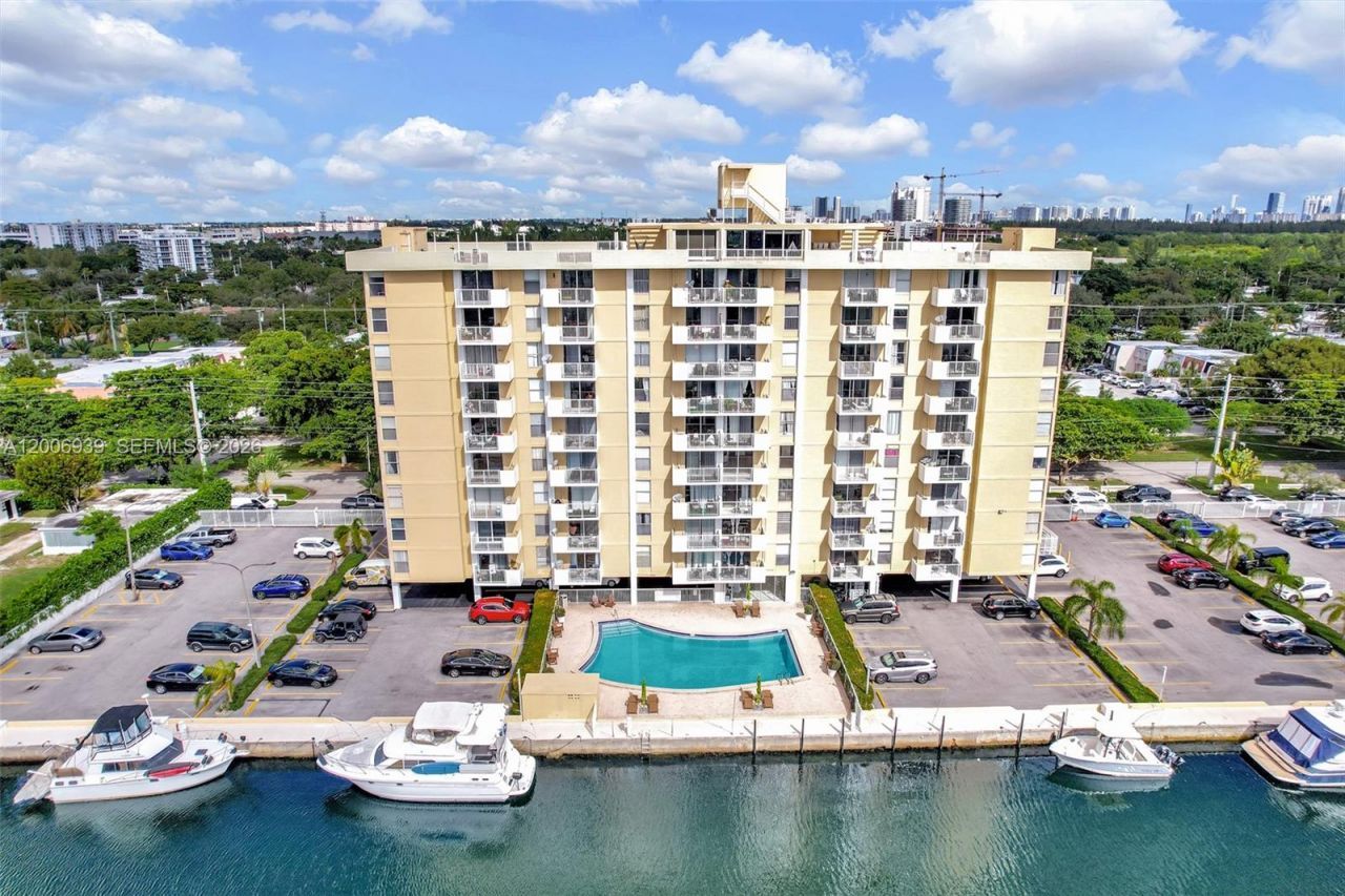 2000 NE 135th St, Unit 411, North Miami, FL 33181 Photo