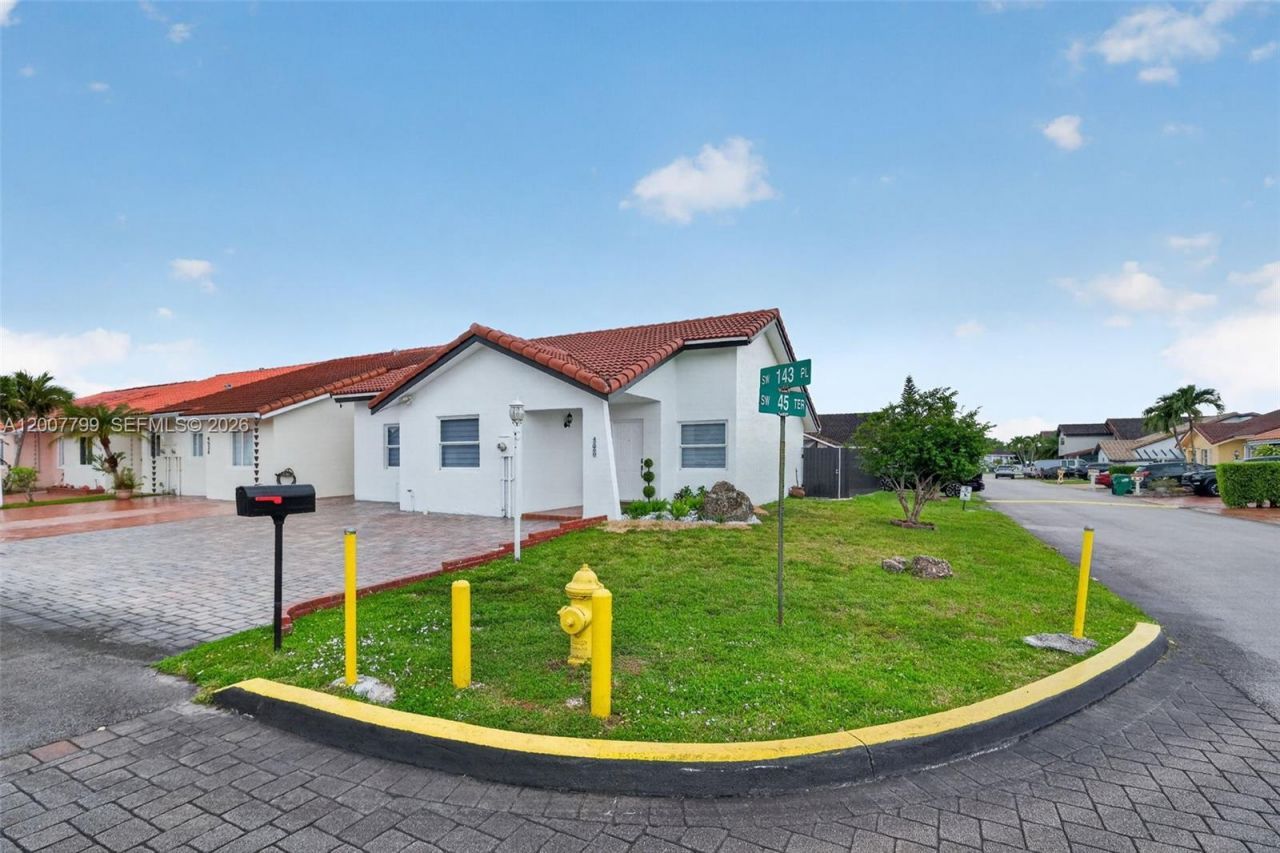 4530 SW 143 Pl. , Miami, FL 33175 Photo