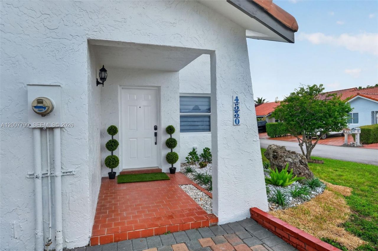 4530 SW 143 Pl. , Miami, FL 33175 Photo