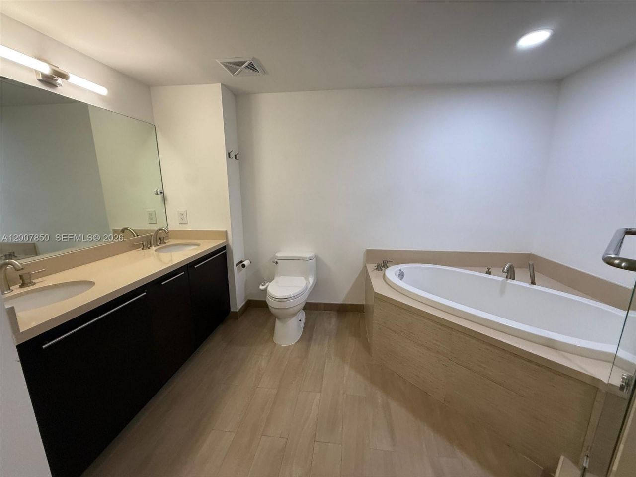 7930 East Dr , Unit 1607, North Bay Village, FL 33141 Photo