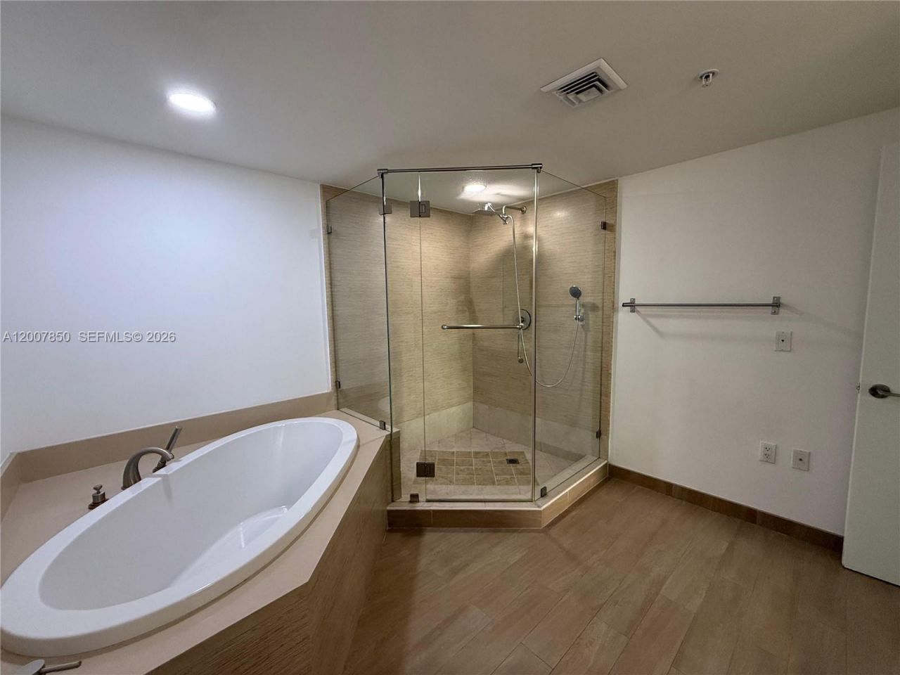 7930 East Dr , Unit 1607, North Bay Village, FL 33141 Photo