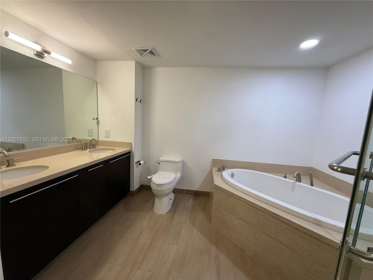 7930 East Dr , Unit 1607, North Bay Village, FL 33141 Photo