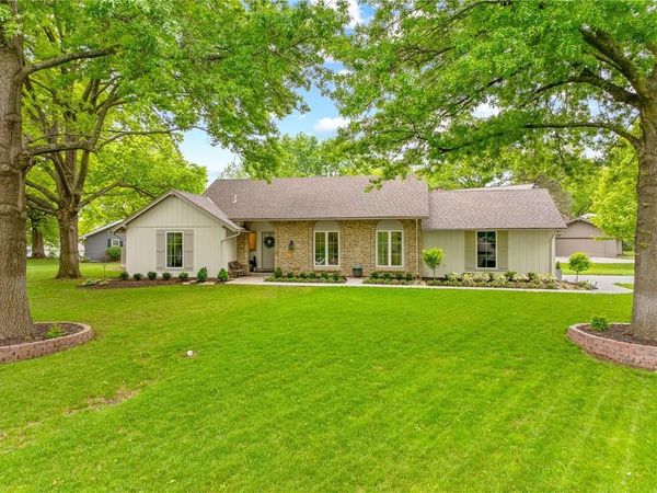 7205 W 101st Street, Overland Park, KS 66212