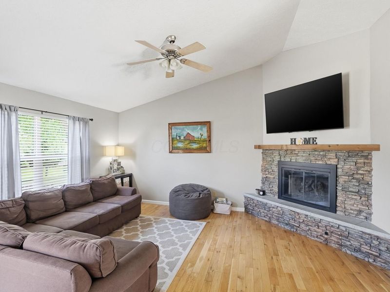 3834 Highland Bluff Drive, Groveport, OH 43125 Photo 5