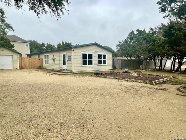 1705 Blueridge Dr, Canyon Lake, TX 78133