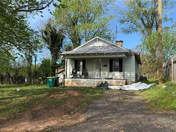 110 Pine Street , Jonesville, NC 28642