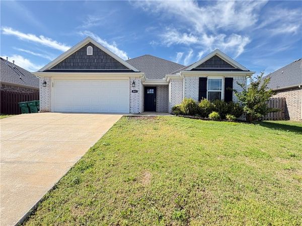 861 Lakeview Drive , Centerton, AR 72719