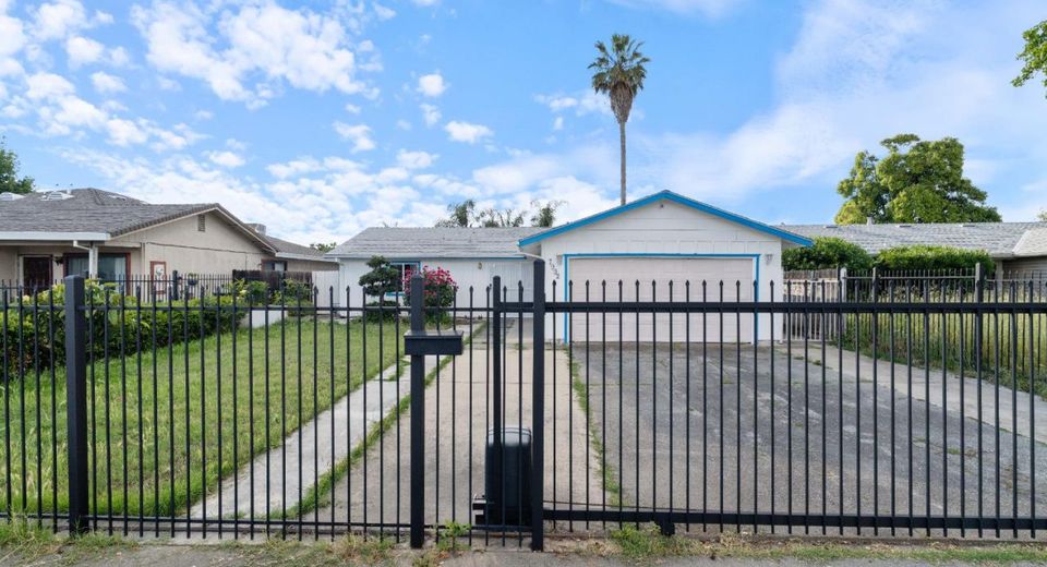 7992 Valley Green Dr, Sacramento, CA 95823 Photo