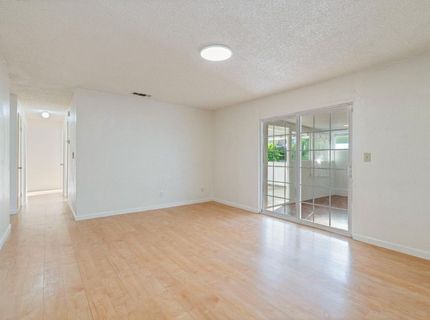 7992 Valley Green Dr, Sacramento, CA 95823 Photo