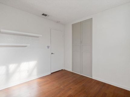 7992 Valley Green Dr, Sacramento, CA 95823 Photo