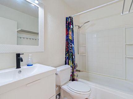 7992 Valley Green Dr, Sacramento, CA 95823 Photo