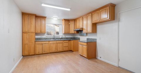 7992 Valley Green Dr, Sacramento, CA 95823 Photo