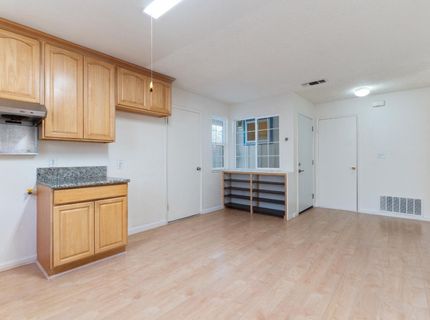 7992 Valley Green Dr, Sacramento, CA 95823 Photo