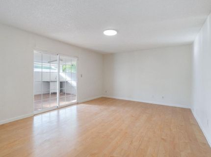 7992 Valley Green Dr, Sacramento, CA 95823 Photo