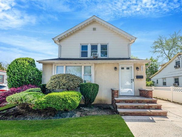 232 Waldorf Avenue , Elmont, NY 11003