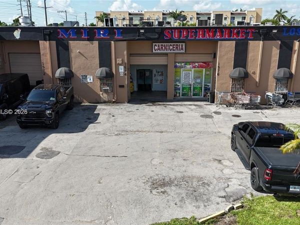 1574 W 39 Place , Hialeah, FL 33012